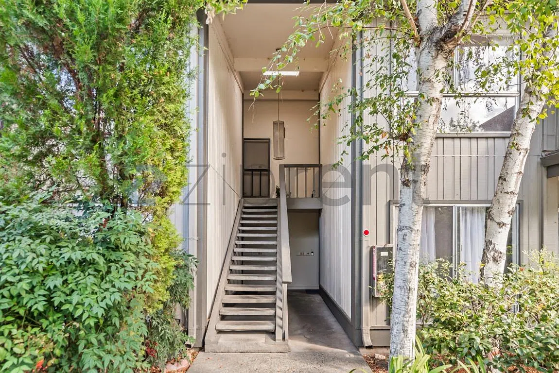 2 bed, 1028 sqft, $3,400 — Photo 3