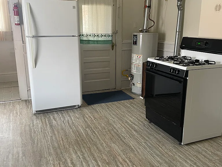 909 W Silver St #911 — Photo 3