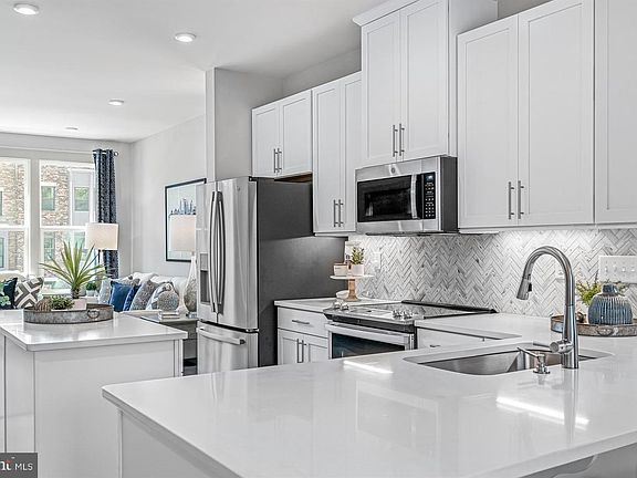 2nd image of 2250 Wenburn St