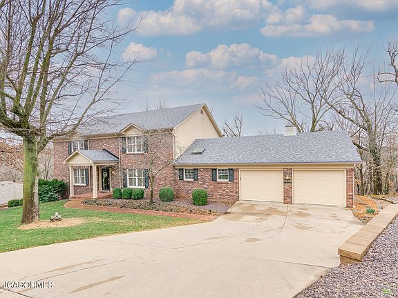 2nd image of 2049 Honeysuckle Ln