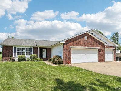 2 Stone Dr, Highland, IL, 62249