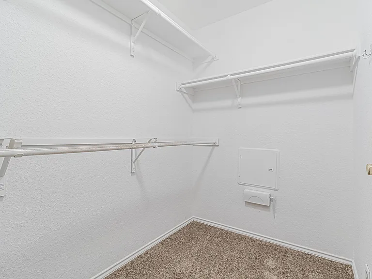 326 Diana Dr — Photo 23