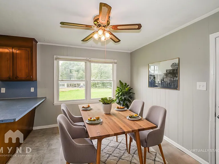 221 Tanglewood Dr — Photo 3