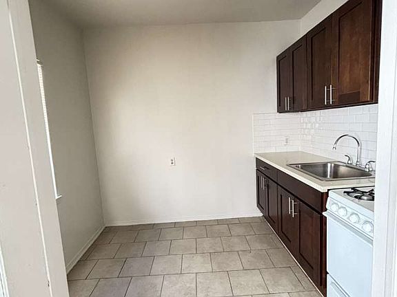 3rd image of 615 S Normandie Ave APT 26