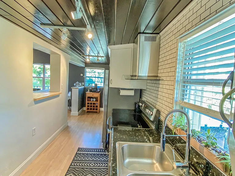 402 Coconut Dr — Photo 32