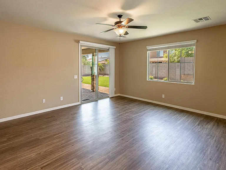 18445 W Saguaro Ln — Photo 16