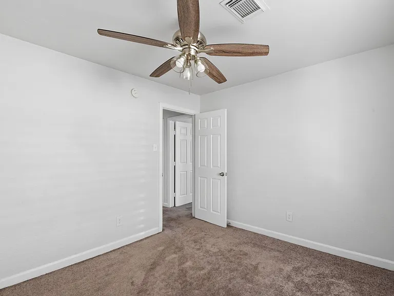 11710 Fossil Rock Ln — Photo 22