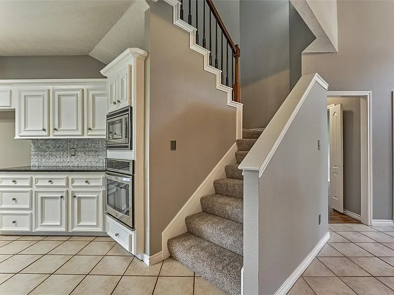 13707 Fountainview Dr — Photo 33