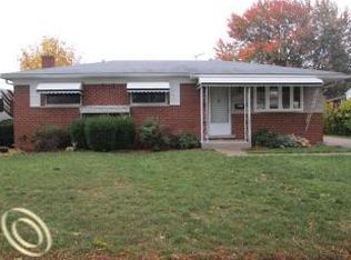 27152 Huntington Dr, Warren, MI 48088