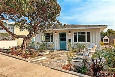 3rd image of 3112 N Poinsettia Ave