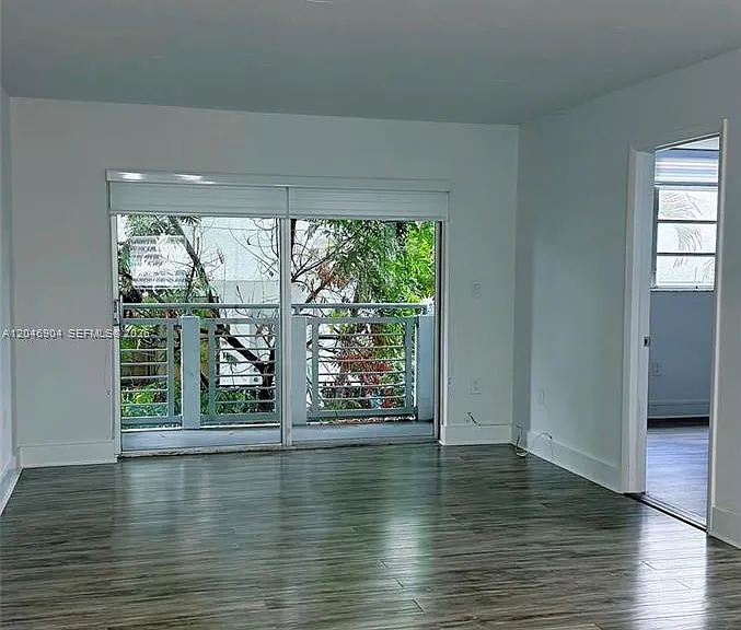 716 Michigan Ave #303 — Photo 2