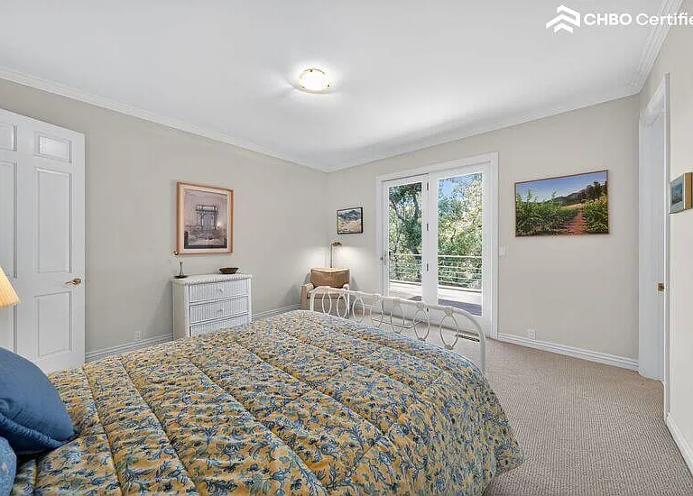 Main upstairs bedroom with en suite bathroom