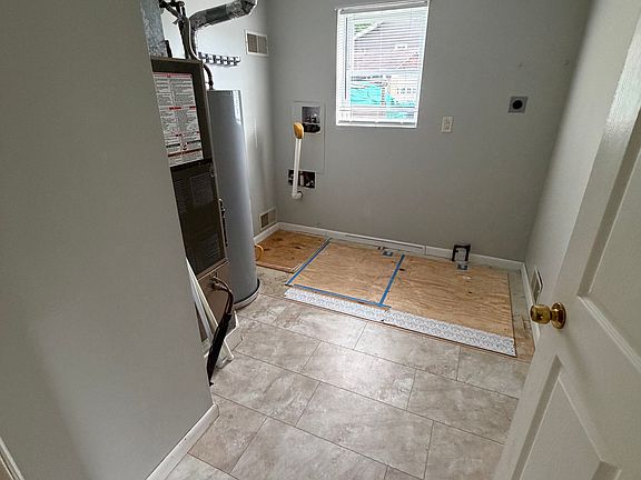 4th image of 120 Pine Ave #120