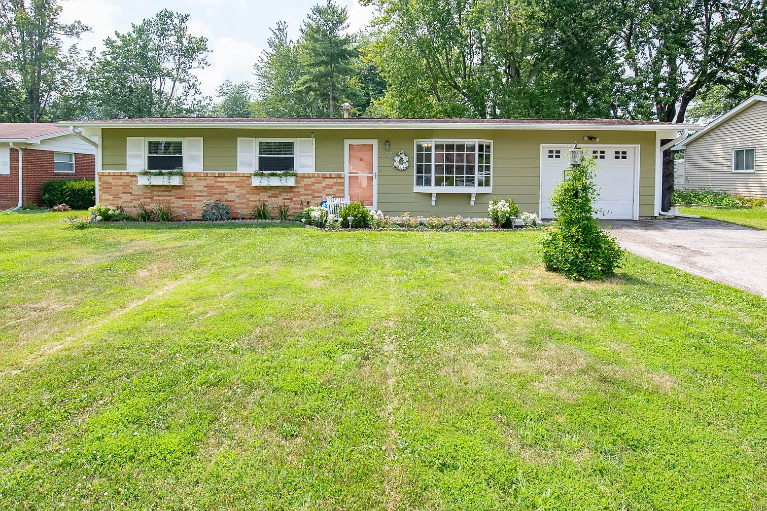 632 S Village Dr photo 1