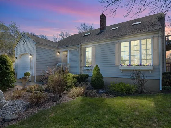 30 Sullivan Ln, Bristol, RI 02809