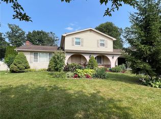 218 Vineyard Dr, Rochester, NY 14616