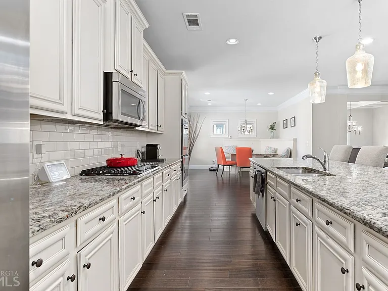 4410 Mossbrook Cir — Photo 38