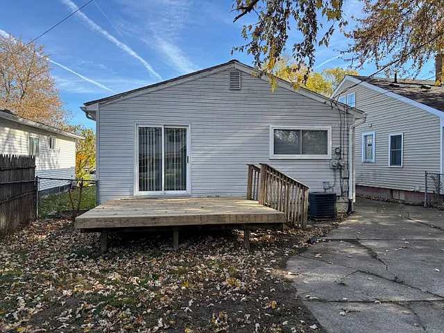 3 bed, 888 sqft, $1,550 — Photo 3