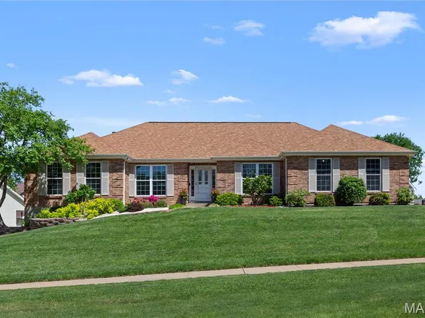 2840 La Brea Dr, Saint Charles, MO 63303