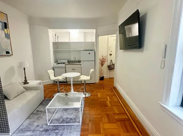 315 East 77th Street image 9 of 18