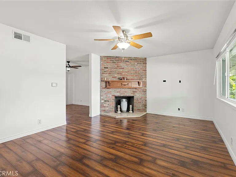 10172 Ascot Cir — Photo 2