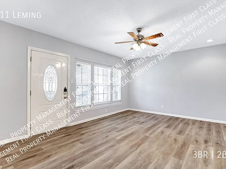 211 Leming Dr — Photo 3