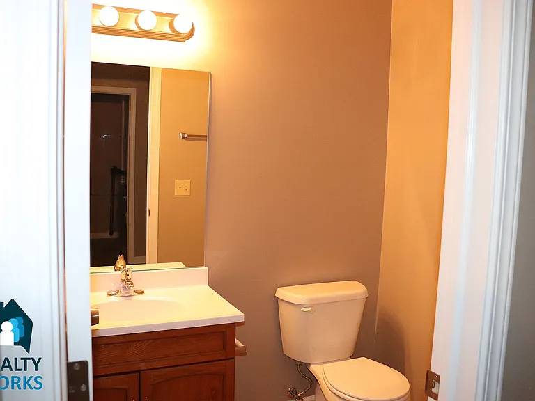 805 Charleston St — Photo 13