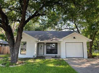 1114 W 3rd St, Taylor, TX 76574