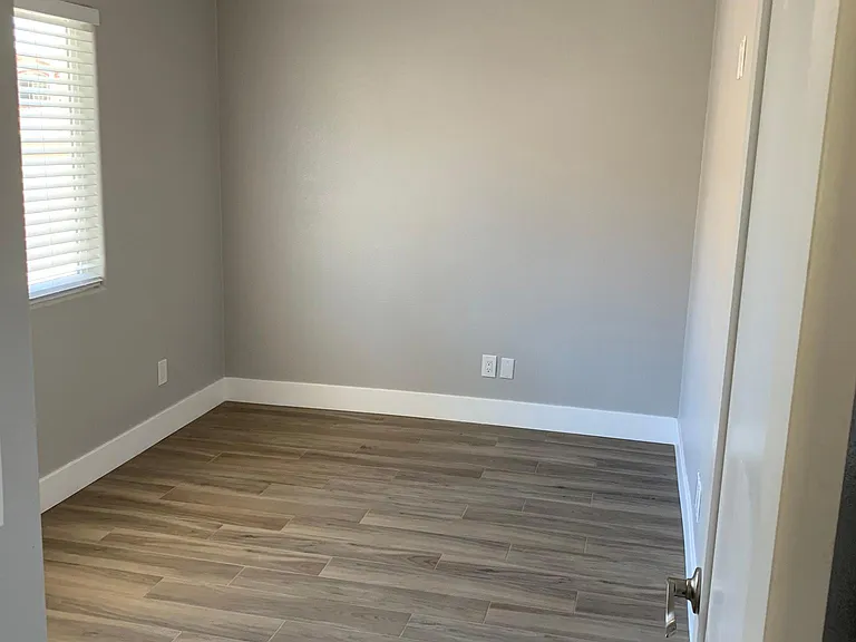 1355 Woodview Ct — Photo 11