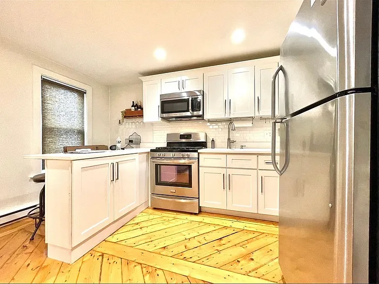 497 Sumner St #2 — Photo 5