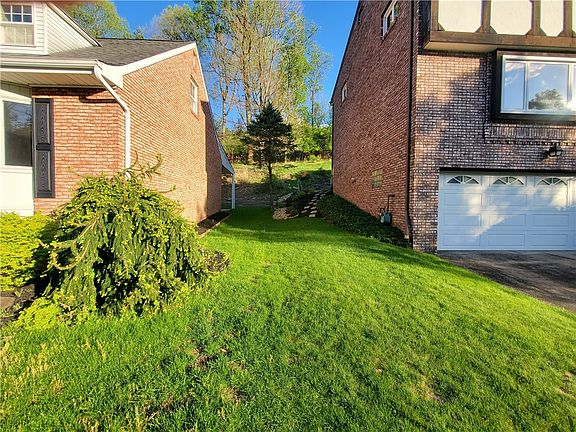 3rd image of 215 Black Oak Dr