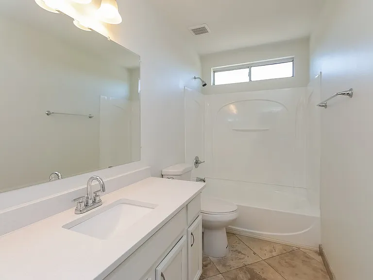 7233 S 40th Ave — Photo 12