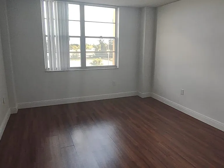 15600 NW 7th Ave #507 — Photo 10
