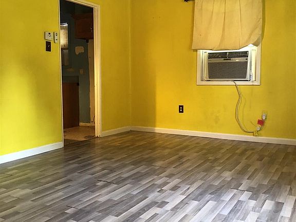 3rd image of 887 Carrolton Ave