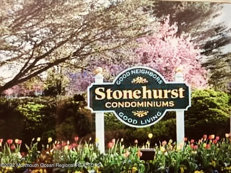 54 Stonehurst Blvd #G — Photo 2