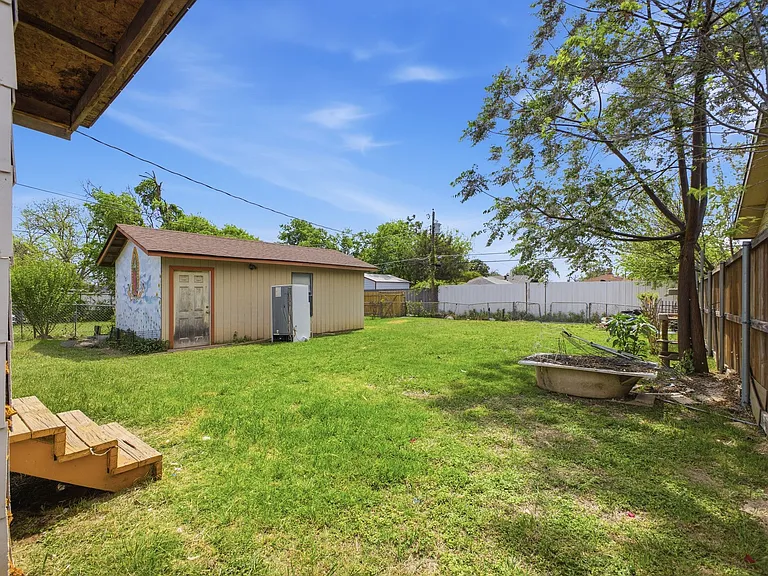 2634 Emmett St — Photo 16