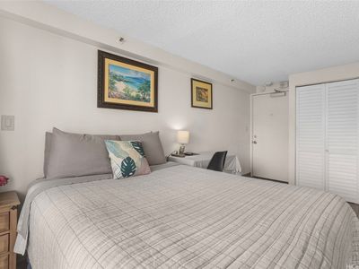 2463 Kuhio Ave APT 1010, Honolulu, HI, 96815