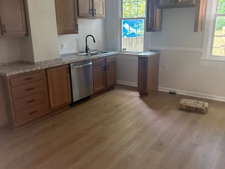 427 Montana Ave — Photo 13
