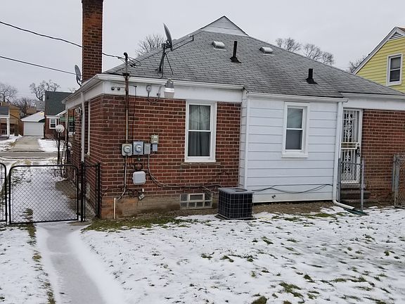 5th image of 19169 Sussex St