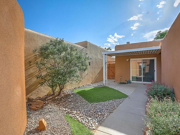 3rd image of 4715 Tierra Encantada Ct NE