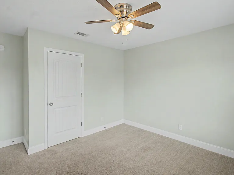 906 Rachel Ln — Photo 20