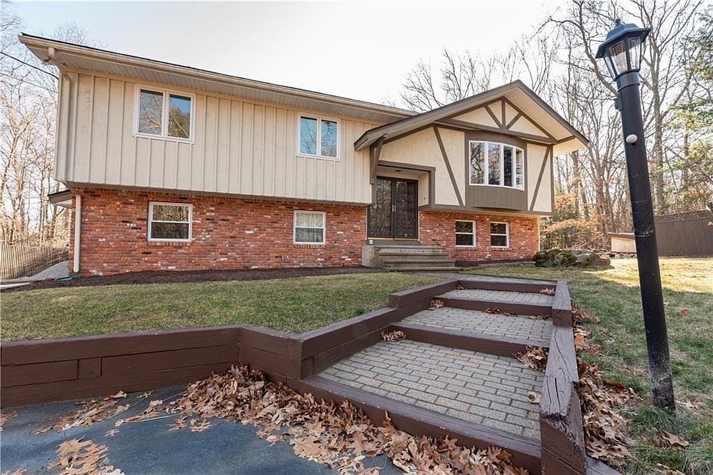 81 Wilbur Rd, Lincoln, RI 02865 Zillow