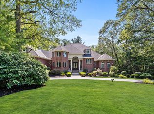 37 Grey Ln, Lynnfield, MA 01940