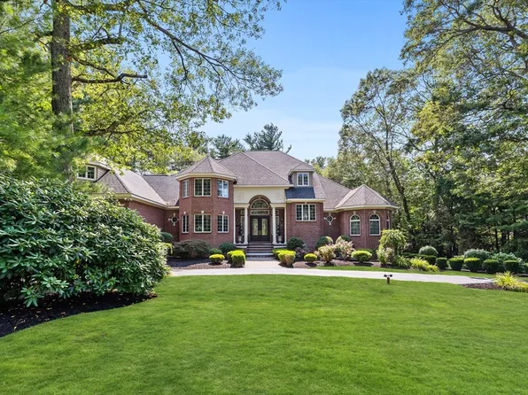 37 Grey Ln, Lynnfield, MA 01940
