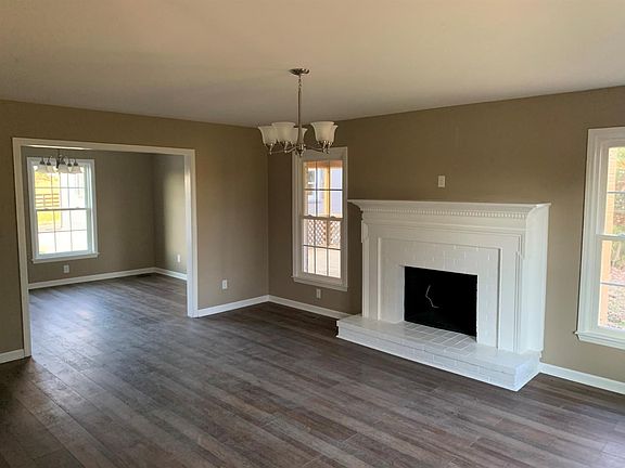 4th image of 5752 Paris Pike