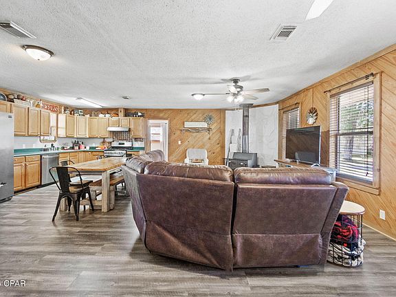 3rd image of 825 Idlewood Ct