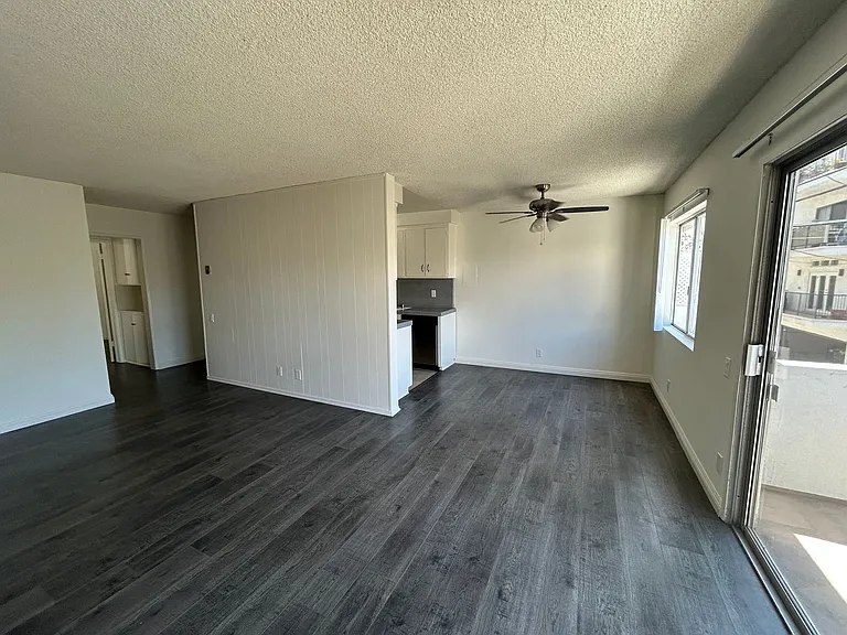1333 S Bundy Dr — Photo 9