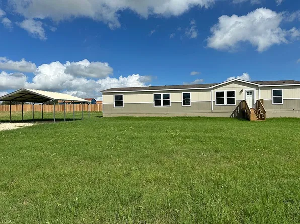 4214 Woodrow Center Dr, Kingsbury, TX 78638