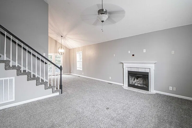 4 bed, 2.5 bath, 1801 sqft, $1,930 — Photo 2
