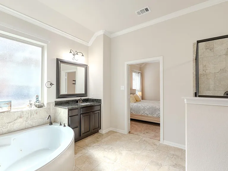 14 Arrowfeather Pl — Photo 24